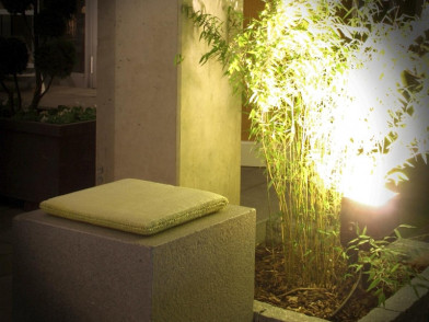 Mit-warmen-Licht-Akzente-in-Ihrem-Garten-setzten-1200px